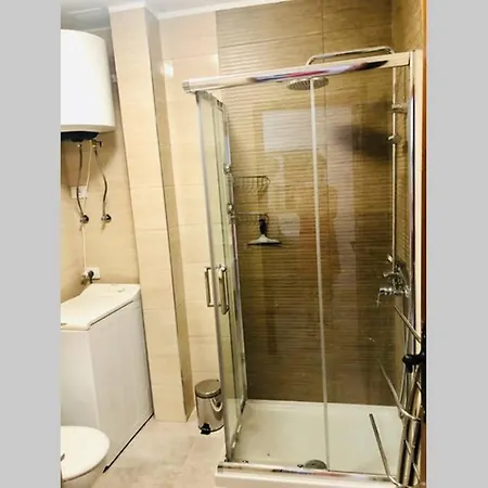 Stylish And Private 1 Bed In San Eugenio Apartment